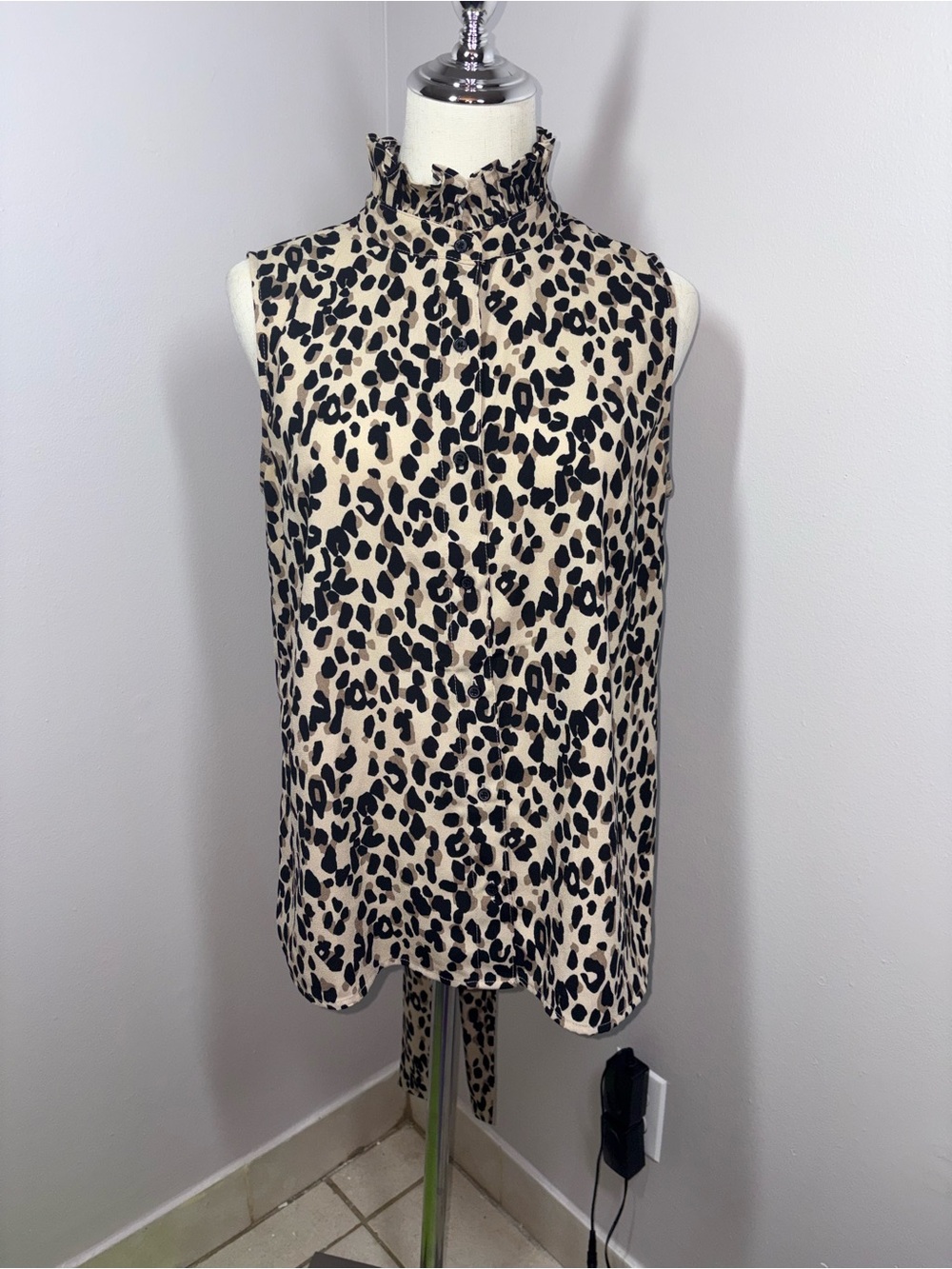 Halogen Sleeveless Tie Neck Leopard Print Blouse Careerwear Formal Size Small - Picture 5 of 16
